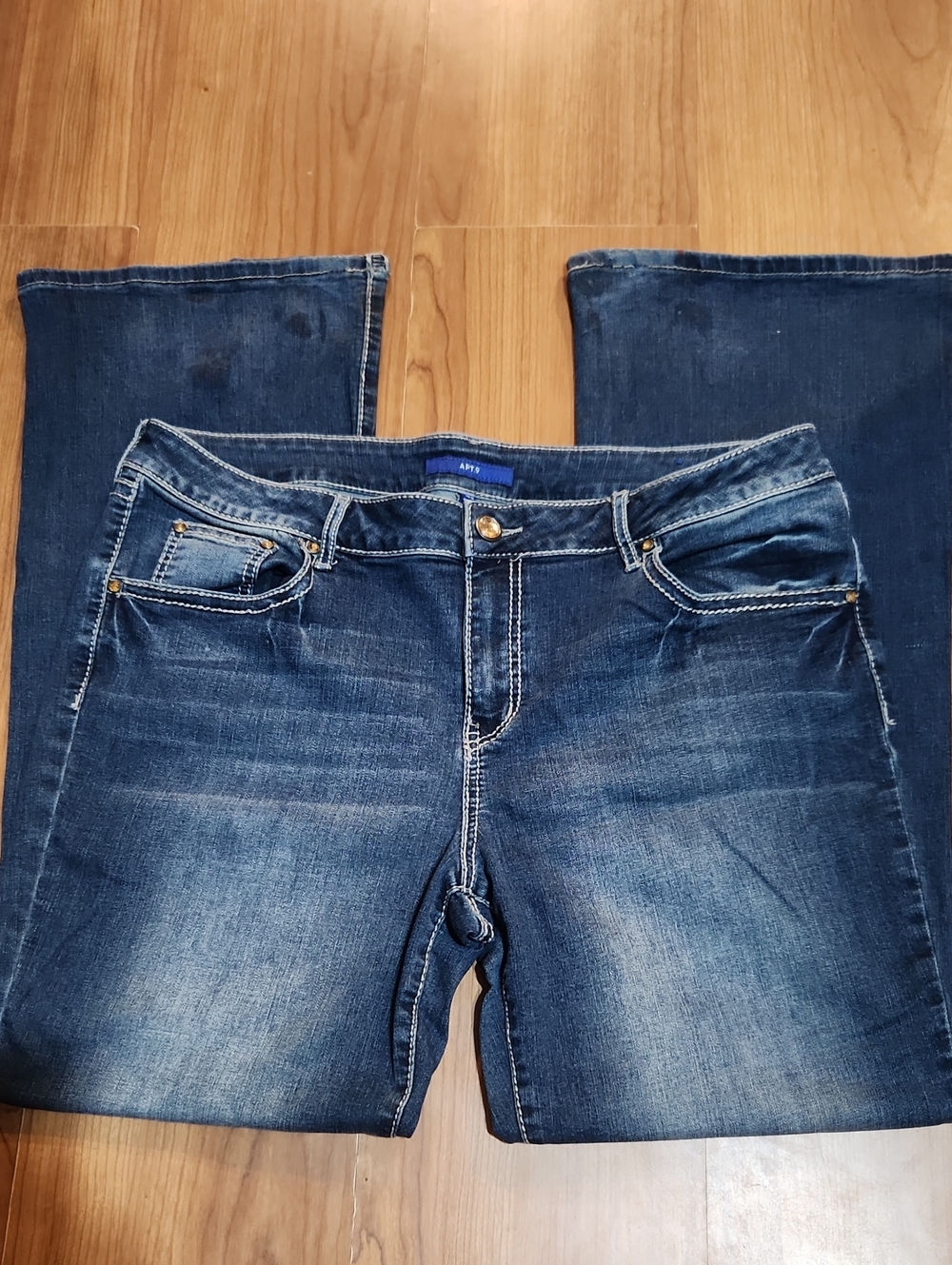 "Apt. 9" Who cut designer jeans with embellishment on pockets